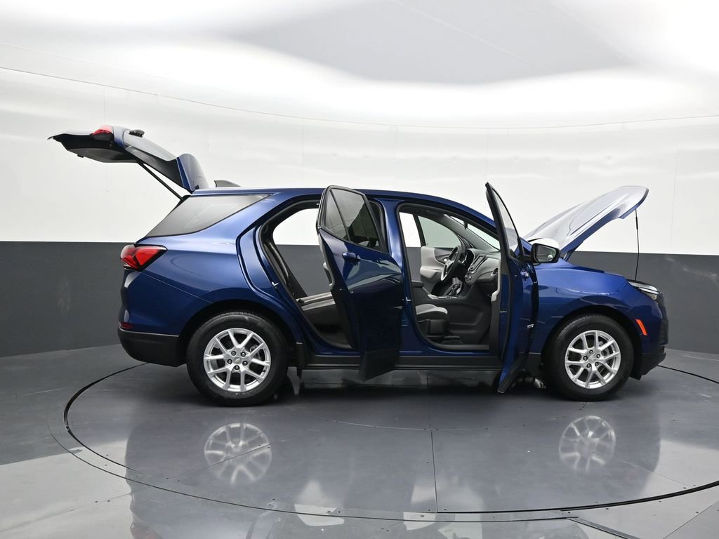 Used 2022 Chevrolet Equinox LS image 38