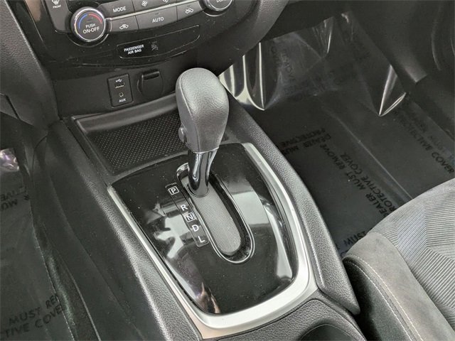 Used 2015 Nissan Rogue SV w/ SV Premium Package image 15