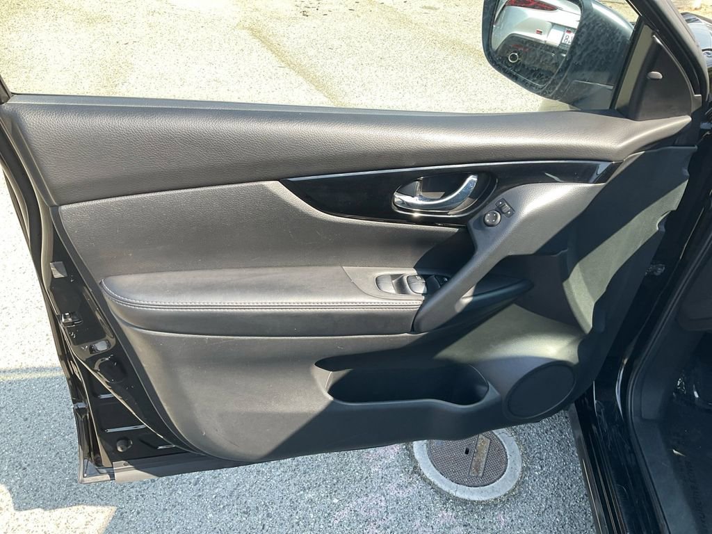 Used 2020 Nissan Rogue Sport SV image 12