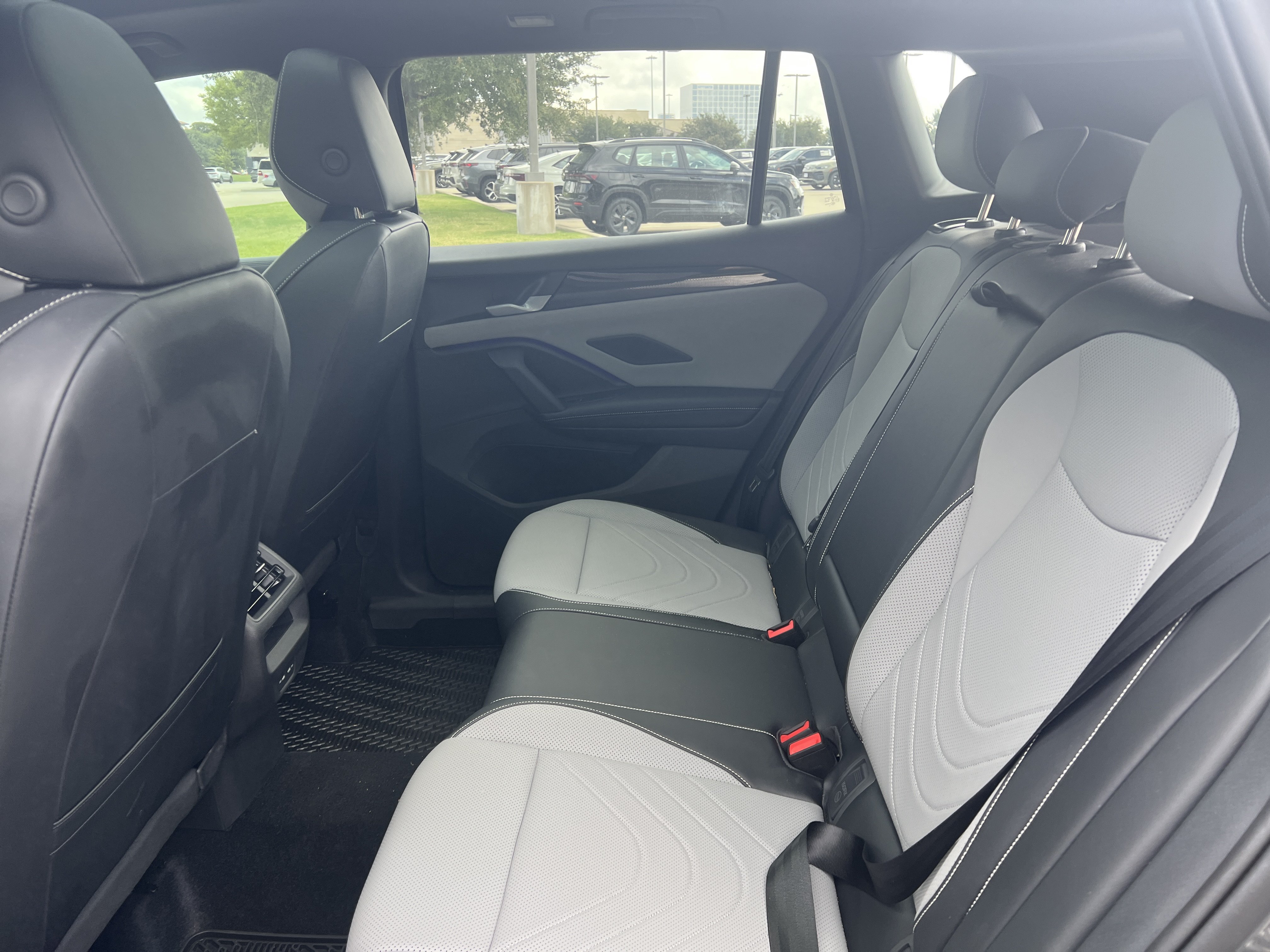 Certified 2026 Volkswagen Tiguan SE R-Line FWD image 27
