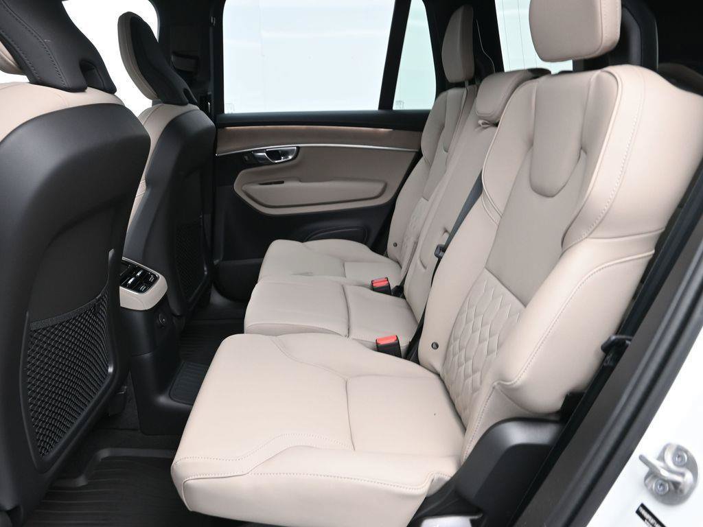 New 2026 Volvo XC90 T8 Plus w/ Protection Package Premier AWD/4WD image 9