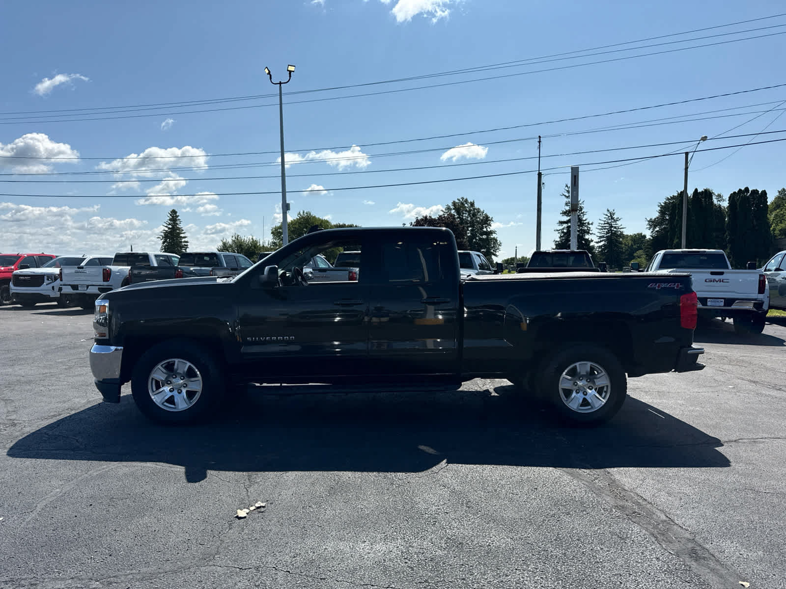 Used 2017 Chevrolet Silverado 1500 LT AWD/4WD image 2