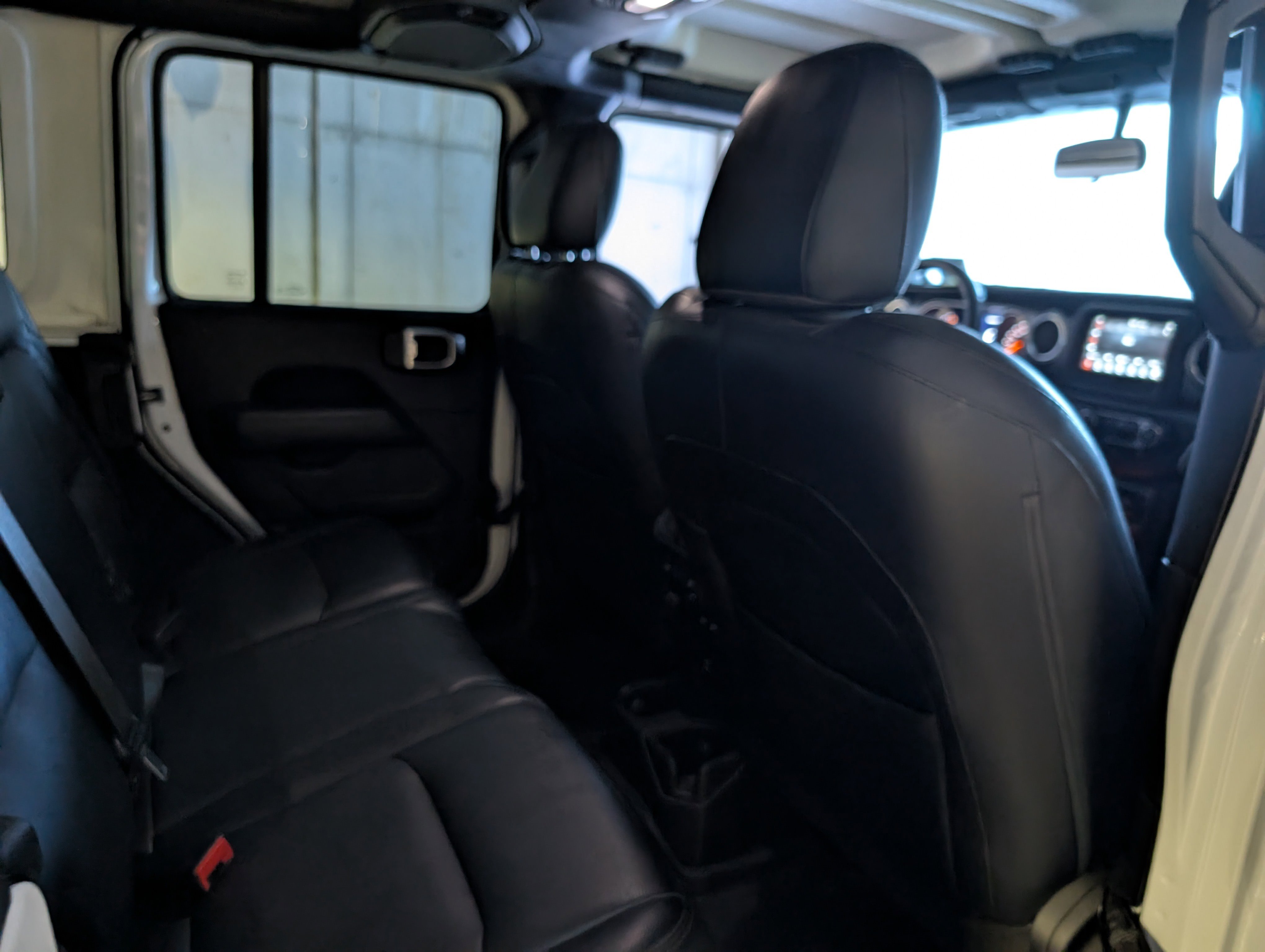 Used 2018 Jeep Wrangler Unlimited Sahara image 22