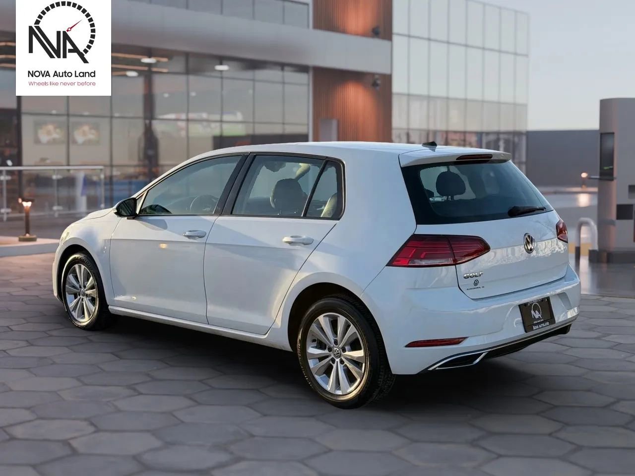 Used 2020 Volkswagen Golf 4-Door image 7