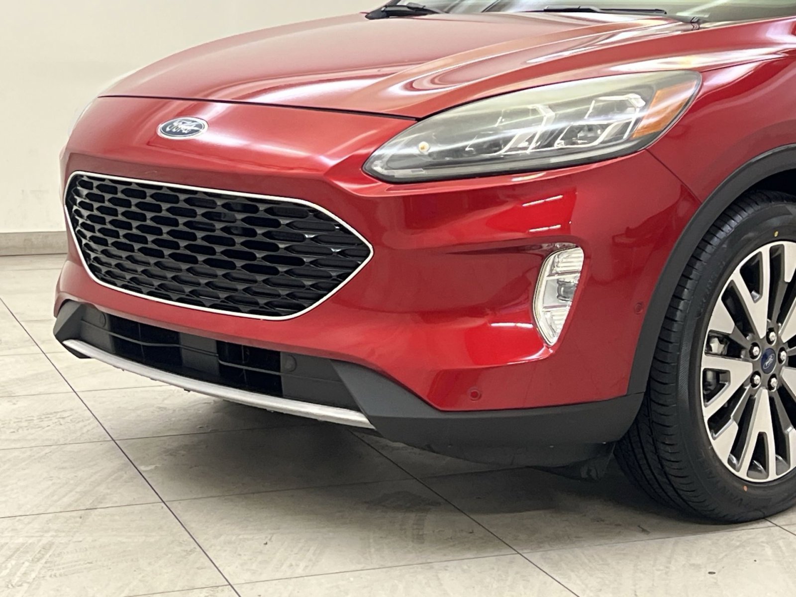 Used 2020 Ford Escape Titanium image 27