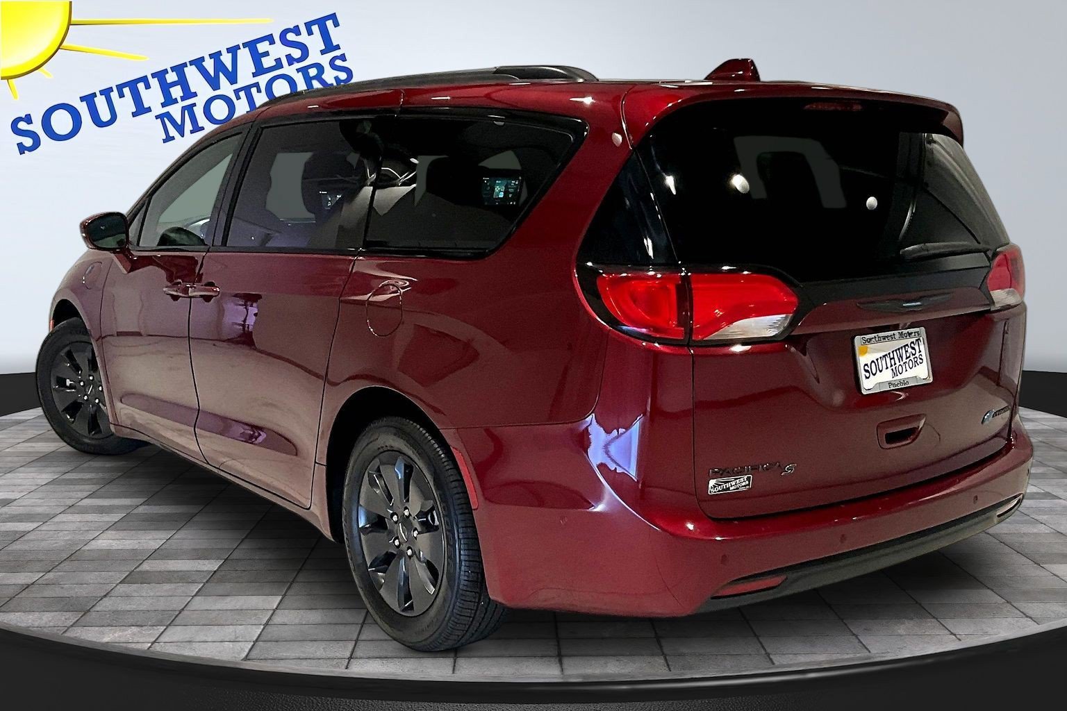 Used 2020 Chrysler Pacifica Limited w/ Advanced Safetytec Group FWD image 5