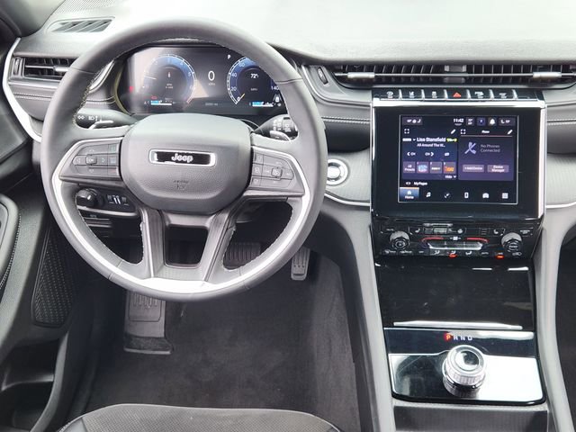 Certified 2025 Jeep Grand Cherokee L Laredo AWD/4WD image 24