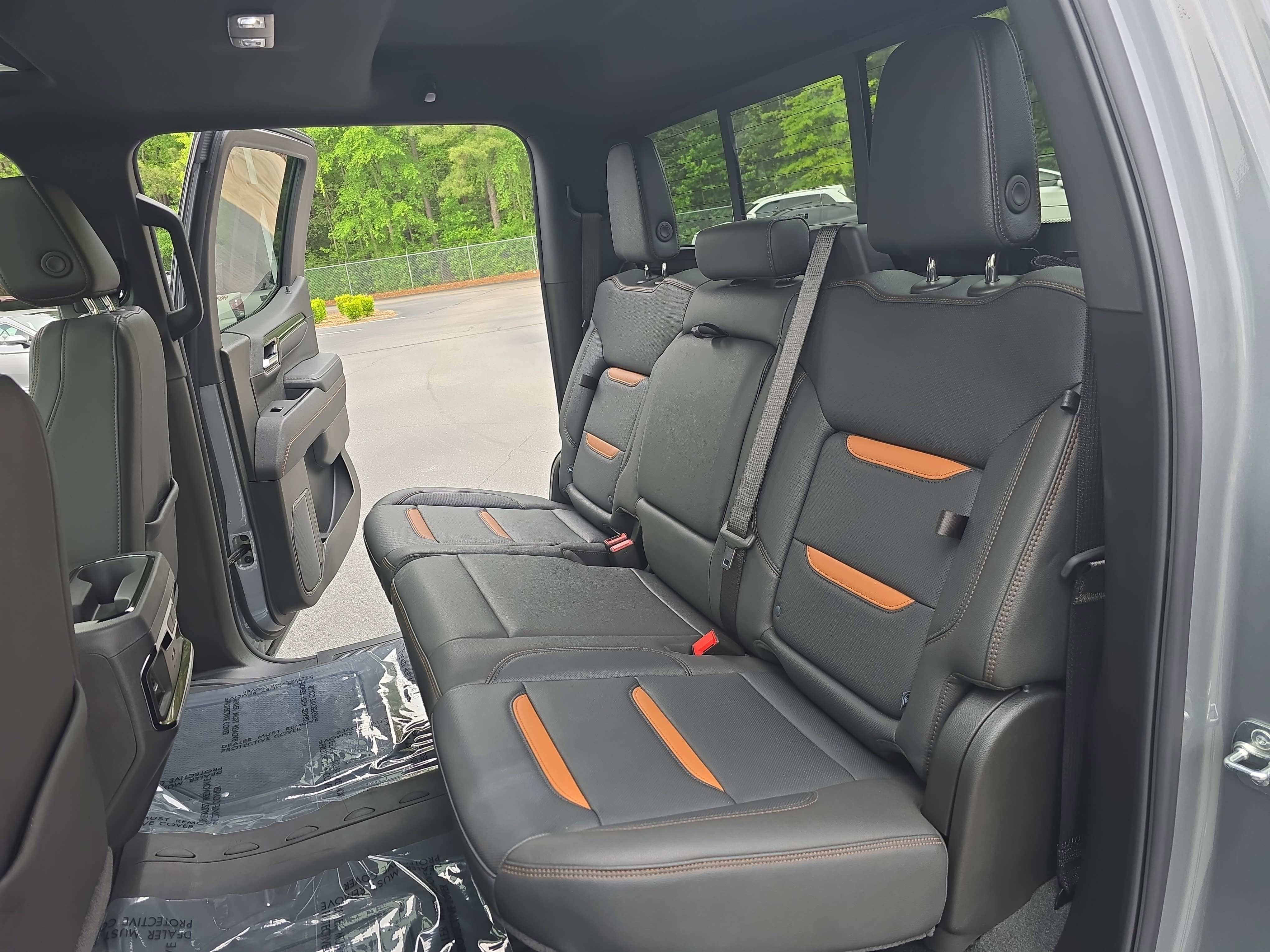 Used 2025 GMC Sierra 1500 AT4 w/ AT4 Premium Package AWD/4WD image 16
