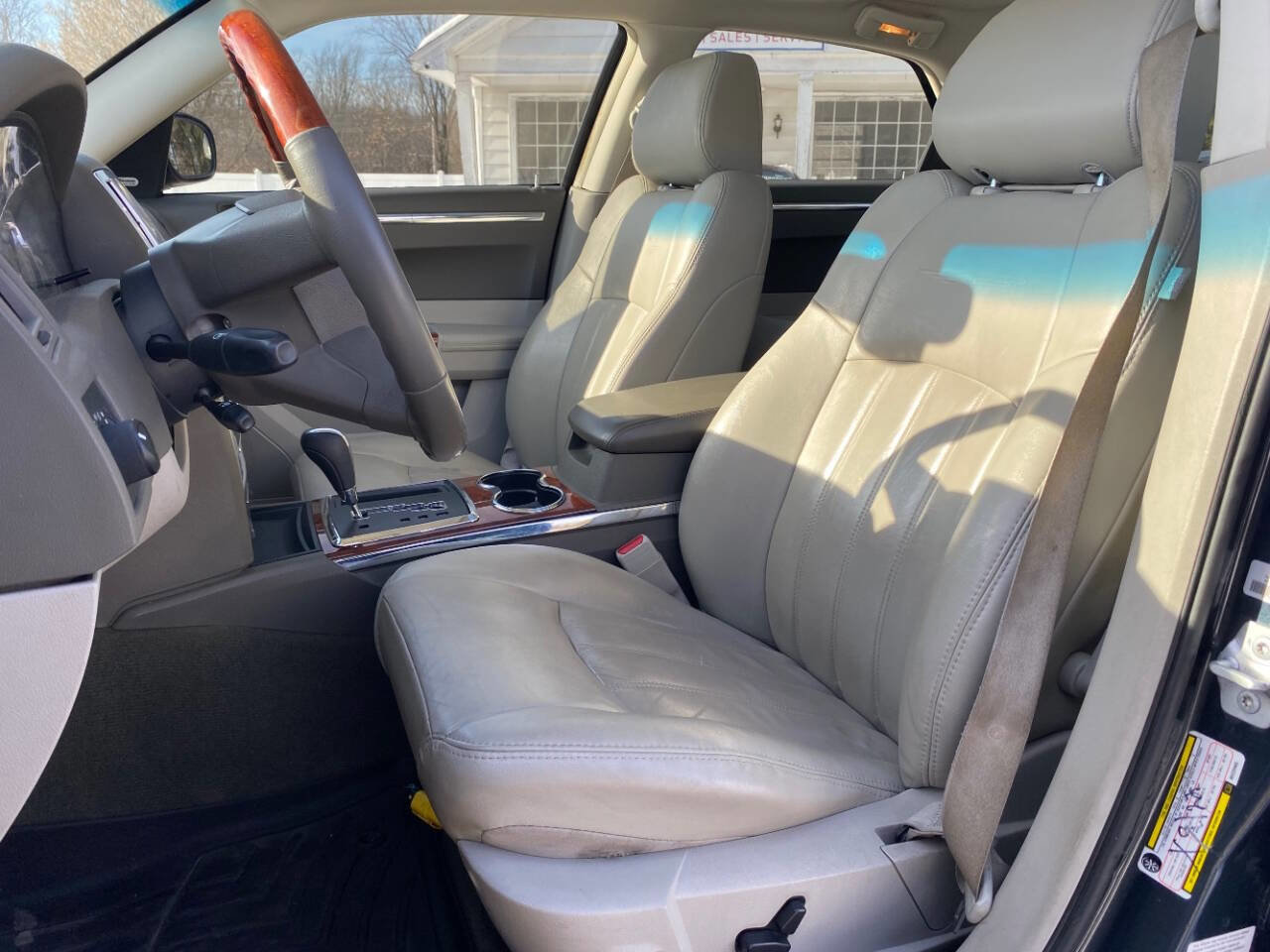 Used 2008 Chrysler 300 C w/ Protection Group II image 14