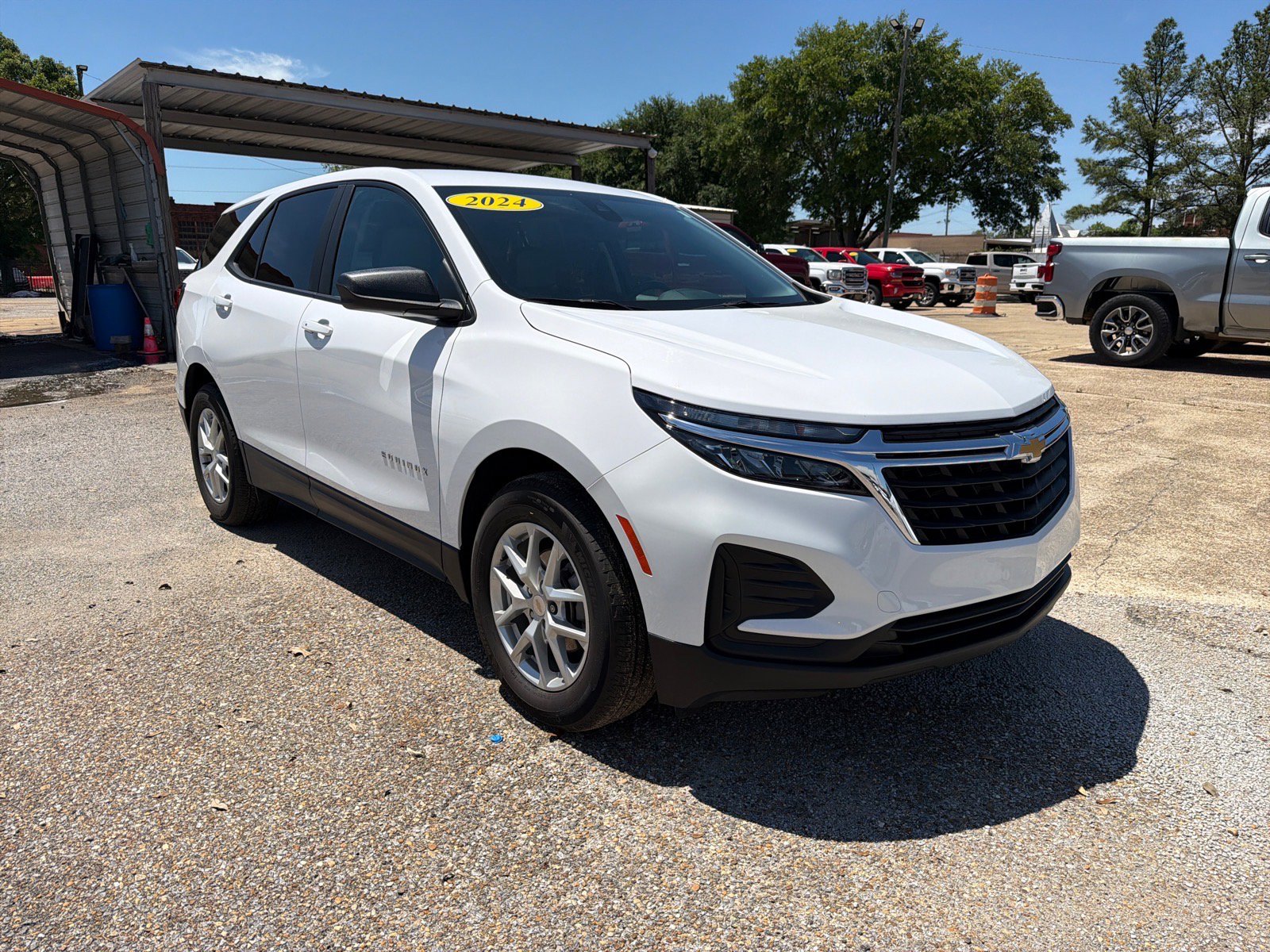 Used 2024 Chevrolet Equinox LS w/ LS Convenience Package FWD image 2