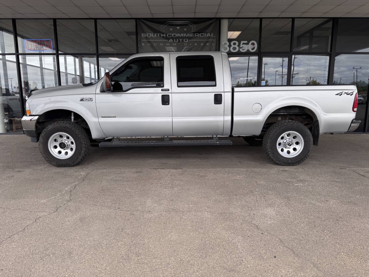 Used 2004 Ford F250 Lariat AWD/4WD image 2