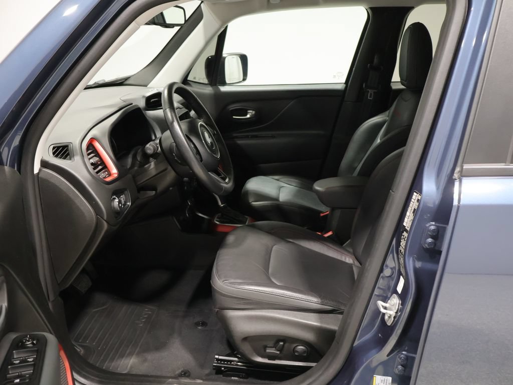 Used 2022 Jeep Renegade Trailhawk AWD/4WD image 10