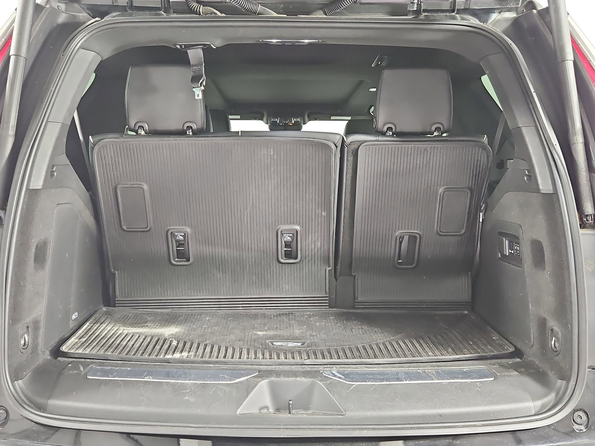 Used 2023 Cadillac Escalade Premium Luxury AWD/4WD image 13