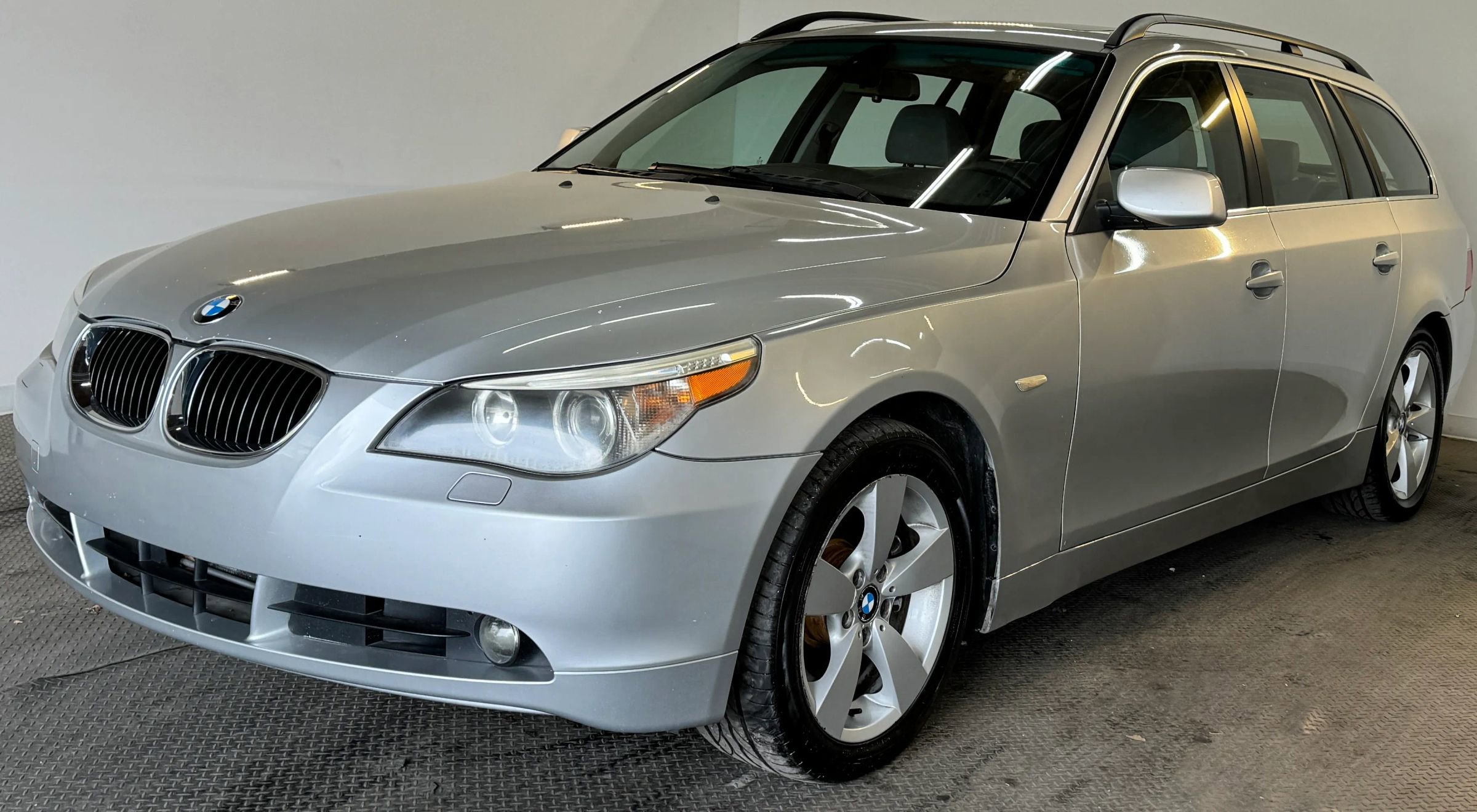 Used 2006 BMW 530xi Wagon image 2