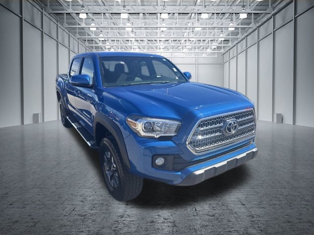 Used 2017 Toyota Tacoma TRD Off-Road w/ Premium & Technology Package AWD/4WD image 7