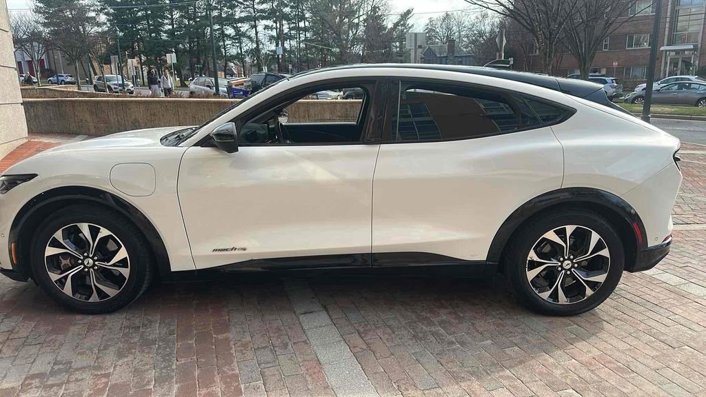 Used 2021 Ford Mustang Mach-E Premium image 4