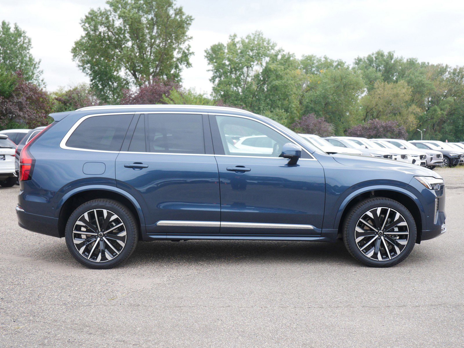 New 2026 Volvo XC90 B6 Plus w/ Protection Package Premier image 2