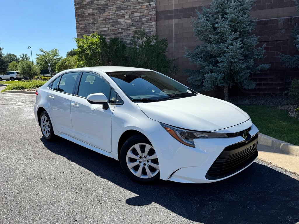 Used 2023 Toyota Corolla LE FWD image 2