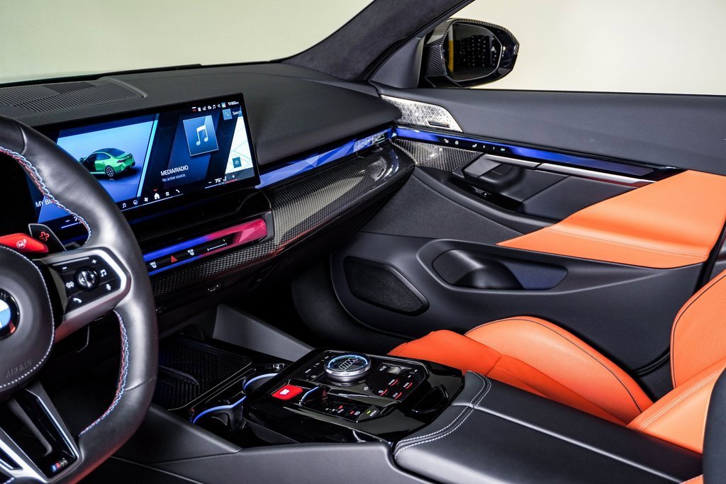 Used 2025 BMW M5 w/ Carbon Package image 24