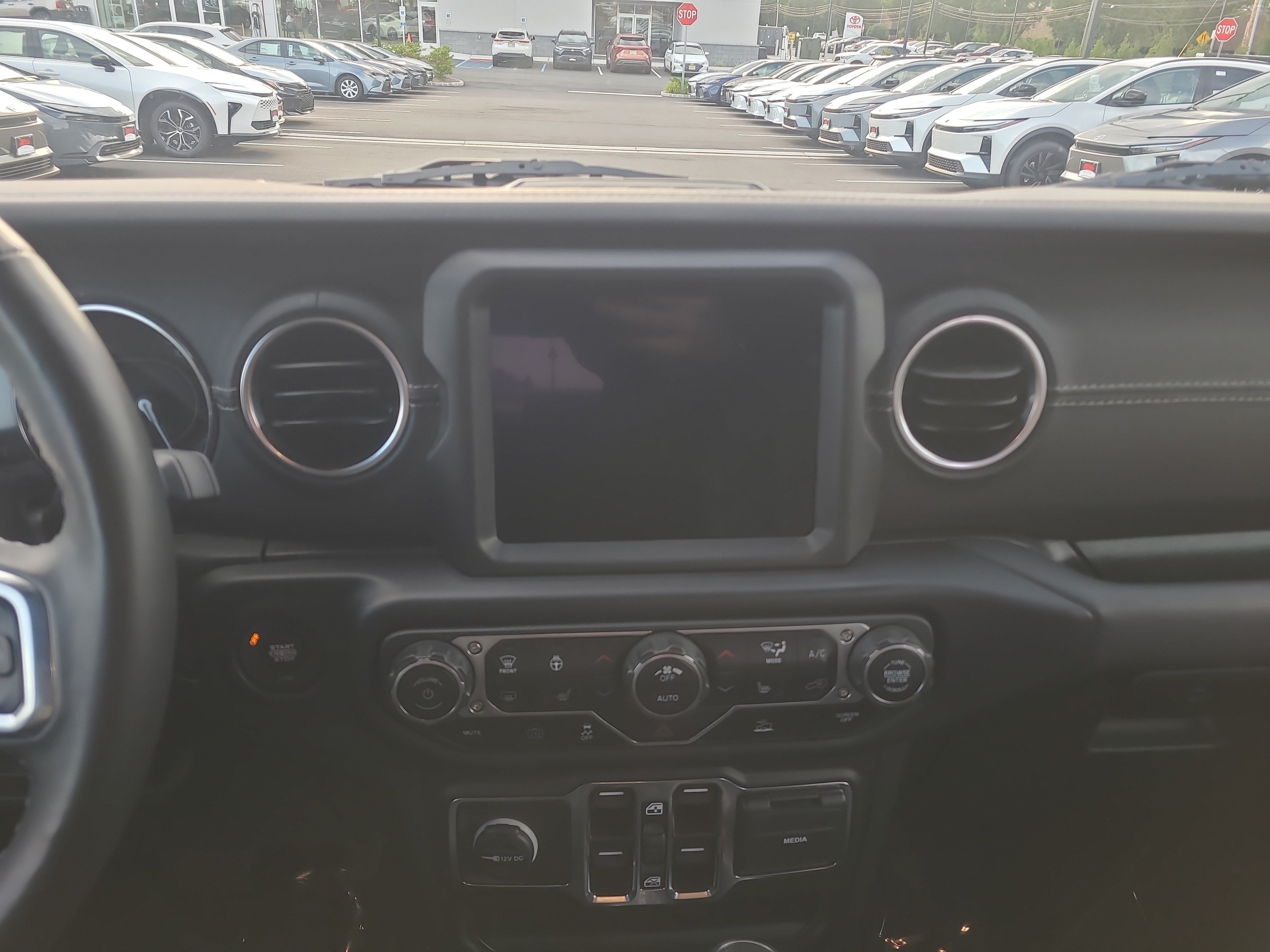 Used 2023 Jeep Wrangler Unlimited Sahara w/ Cold Weather Group AWD/4WD image 19