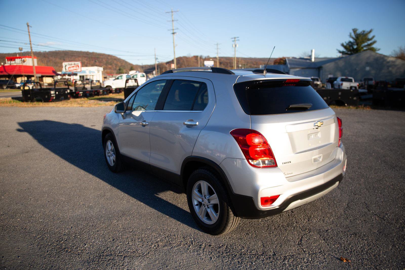 Used 2020 Chevrolet Trax LT w/ LT Convenience Package image 5