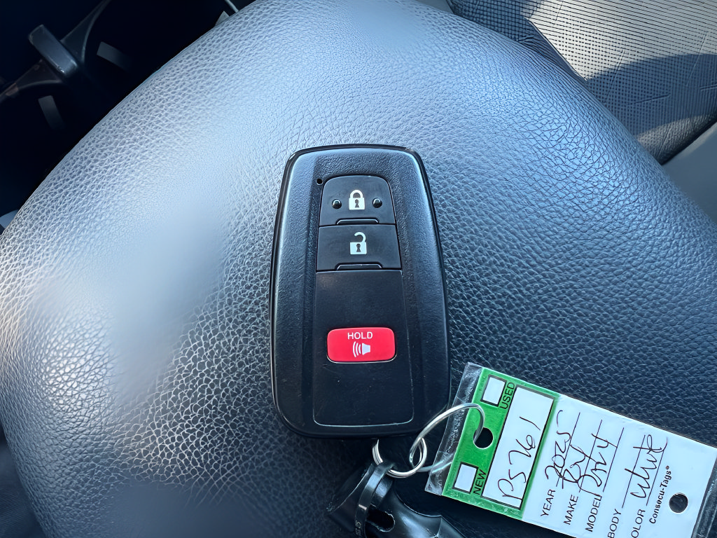 Used 2025 Toyota RAV4 XLE AWD/4WD image 29