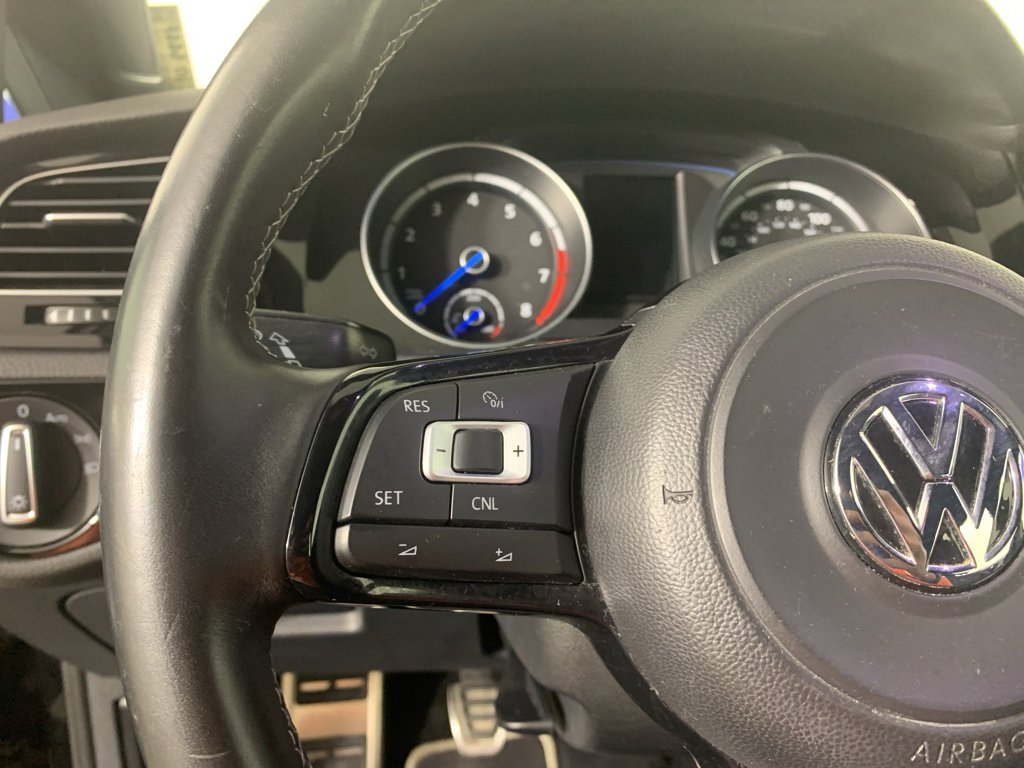 Used 2016 Volkswagen Golf R 4-Door image 19