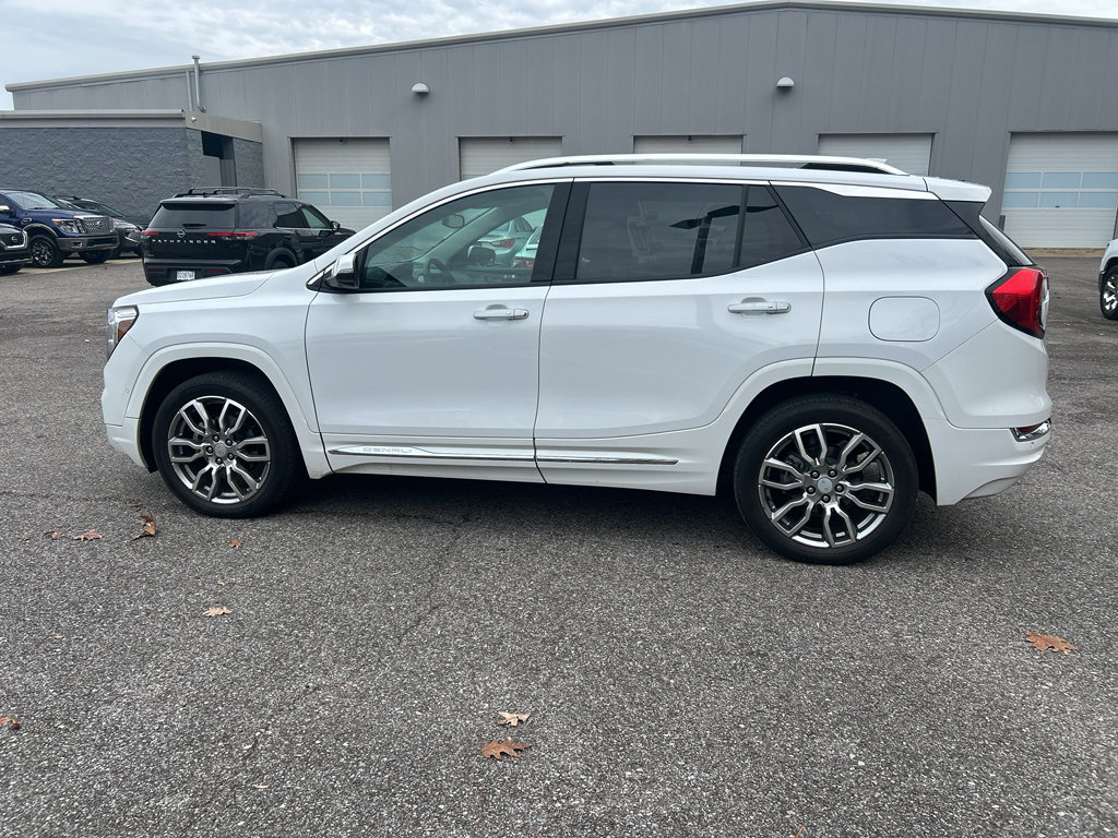 Used 2022 GMC Terrain Denali w/ Denali Premium Package image 6
