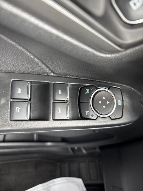 Used 2025 Ford Escape Active AWD/4WD image 17