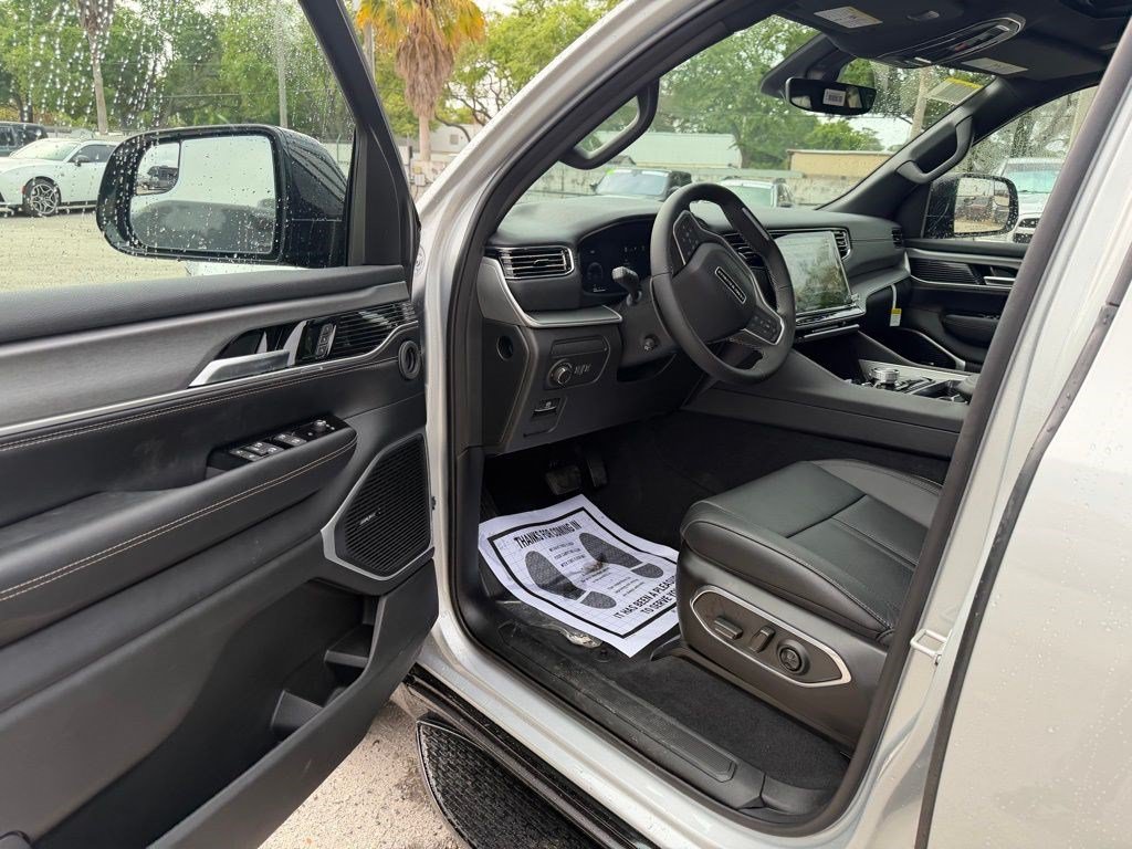 New 2026 Jeep Grand Wagoneer 4WD w/ Premium Group I image 16