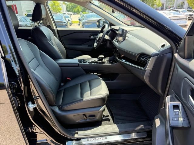 Used 2024 Nissan Rogue SL AWD/4WD image 28