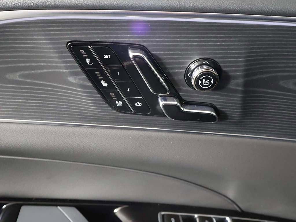 Used 2025 Cadillac Lyriq Sport AWD/4WD image 40