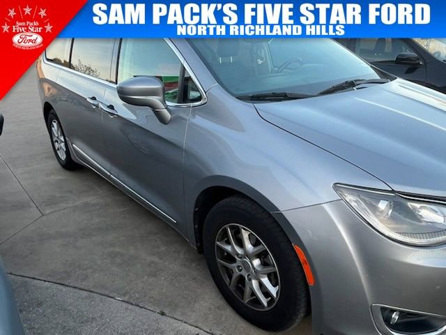 Used 2020 Chrysler Pacifica Touring-L image 1
