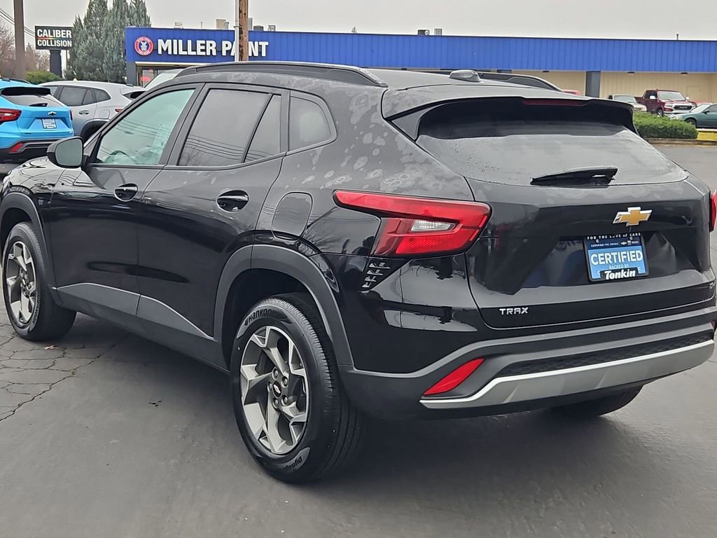 Certified 2025 Chevrolet Trax LT w/ LT Convenience Package image 4
