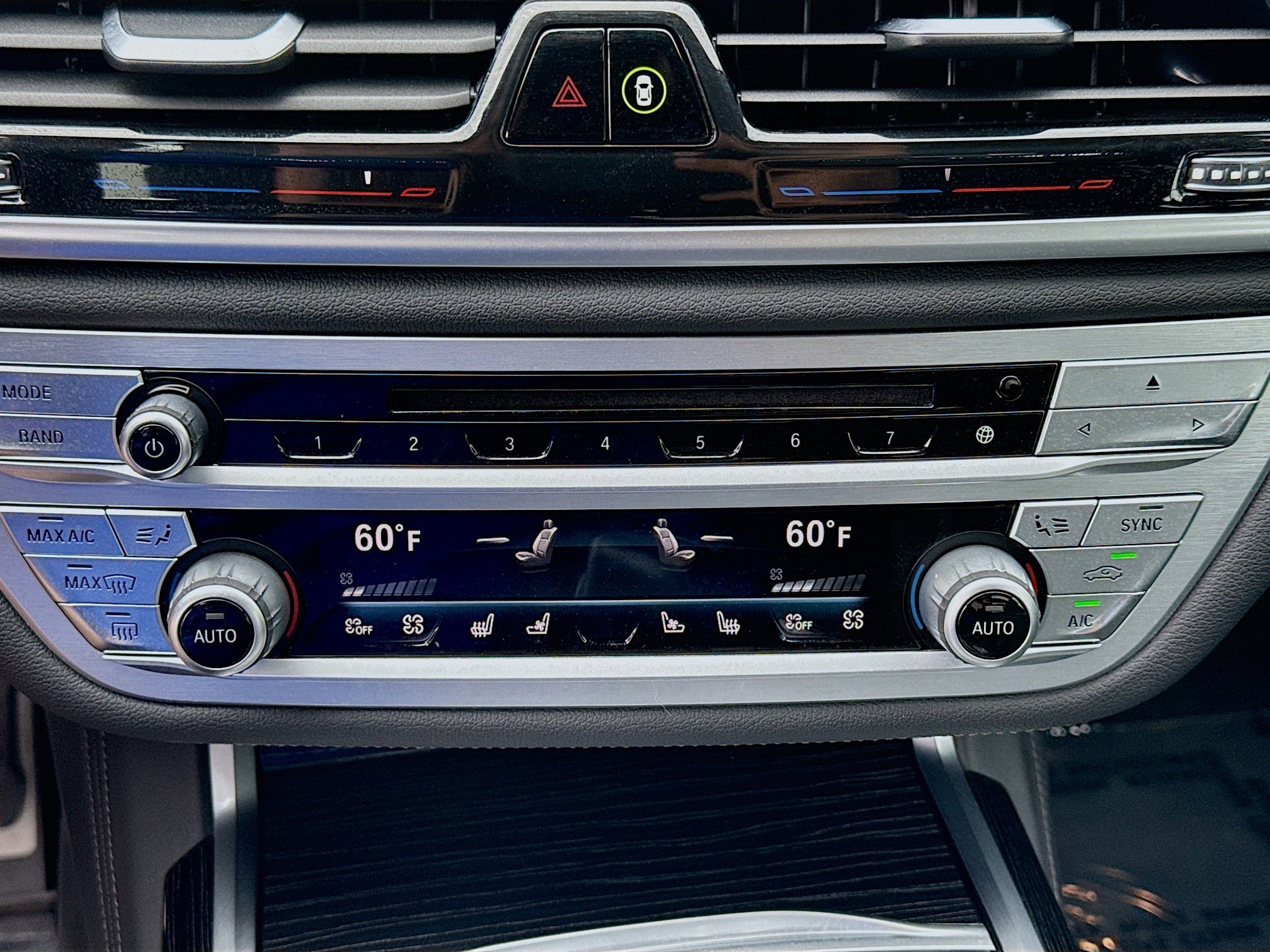 Used 2019 BMW 750i image 13