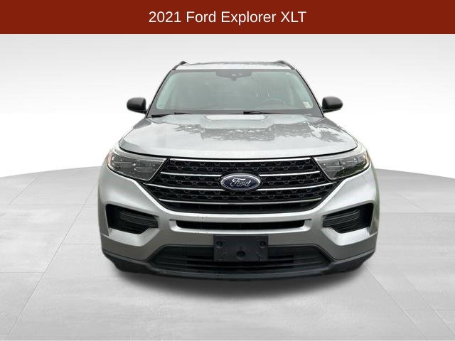Used 2021 Ford Explorer XLT AWD/4WD image 2