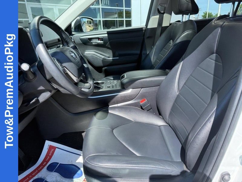 Used 2024 Toyota Highlander XLE AWD/4WD image 17