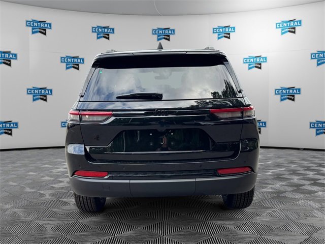 New 2025 Jeep Grand Cherokee Laredo image 4