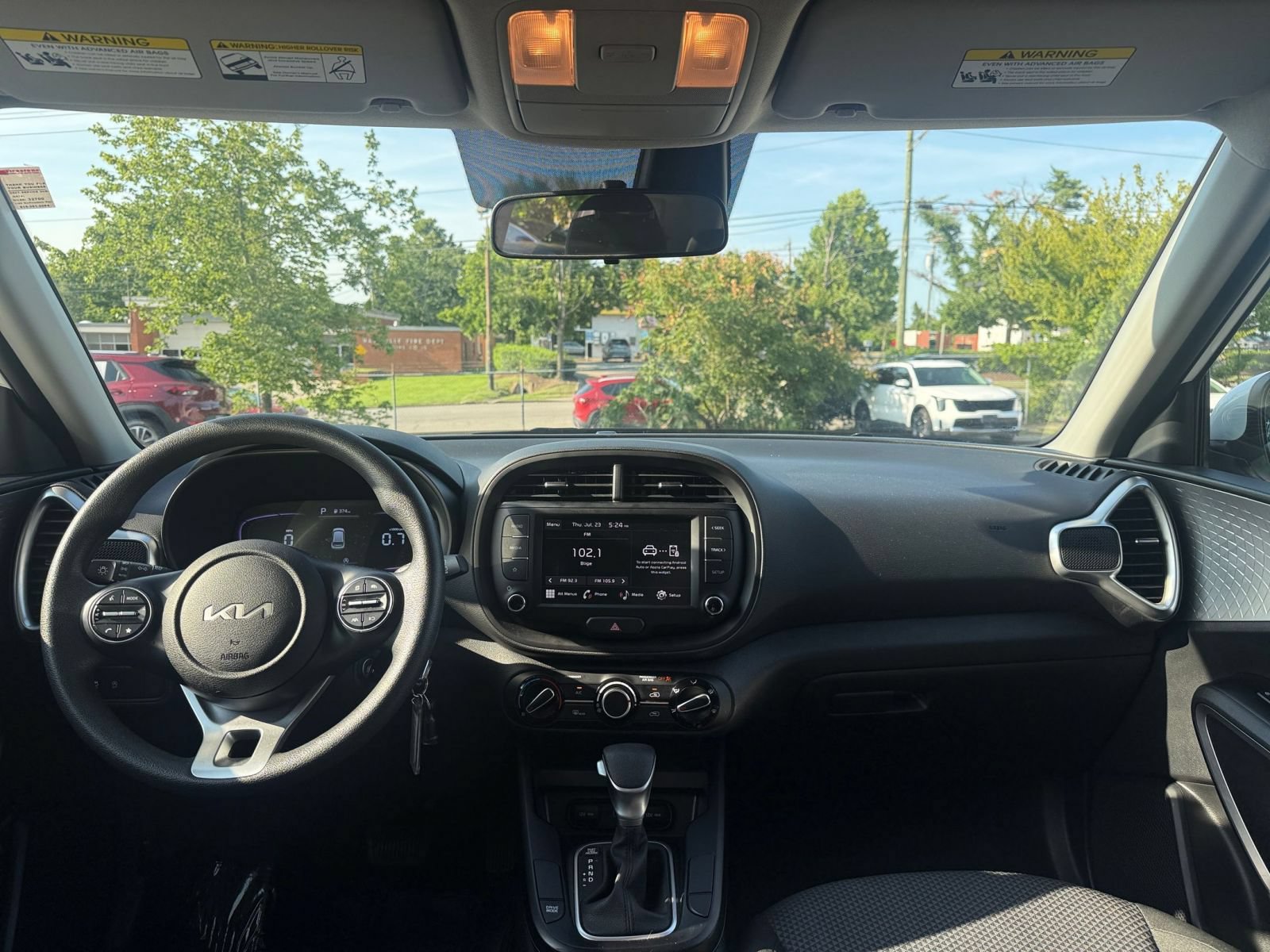 Used 2025 Kia Soul LX w/ LX Technology Package FWD image 31