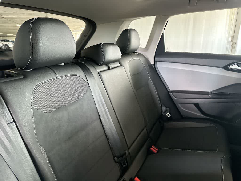 Certified 2023 Volkswagen Taos SE w/ Panoramic Sunroof Package FWD image 26