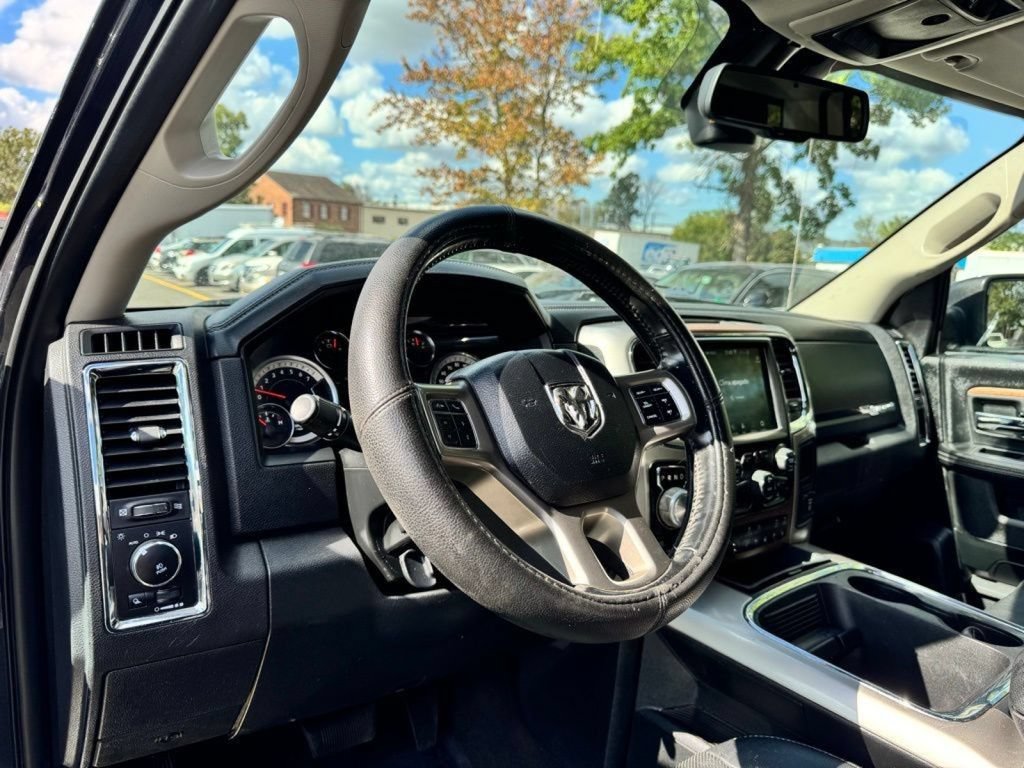 Used 2018 RAM 1500 Laramie w/ Convenience Group AWD/4WD image 9