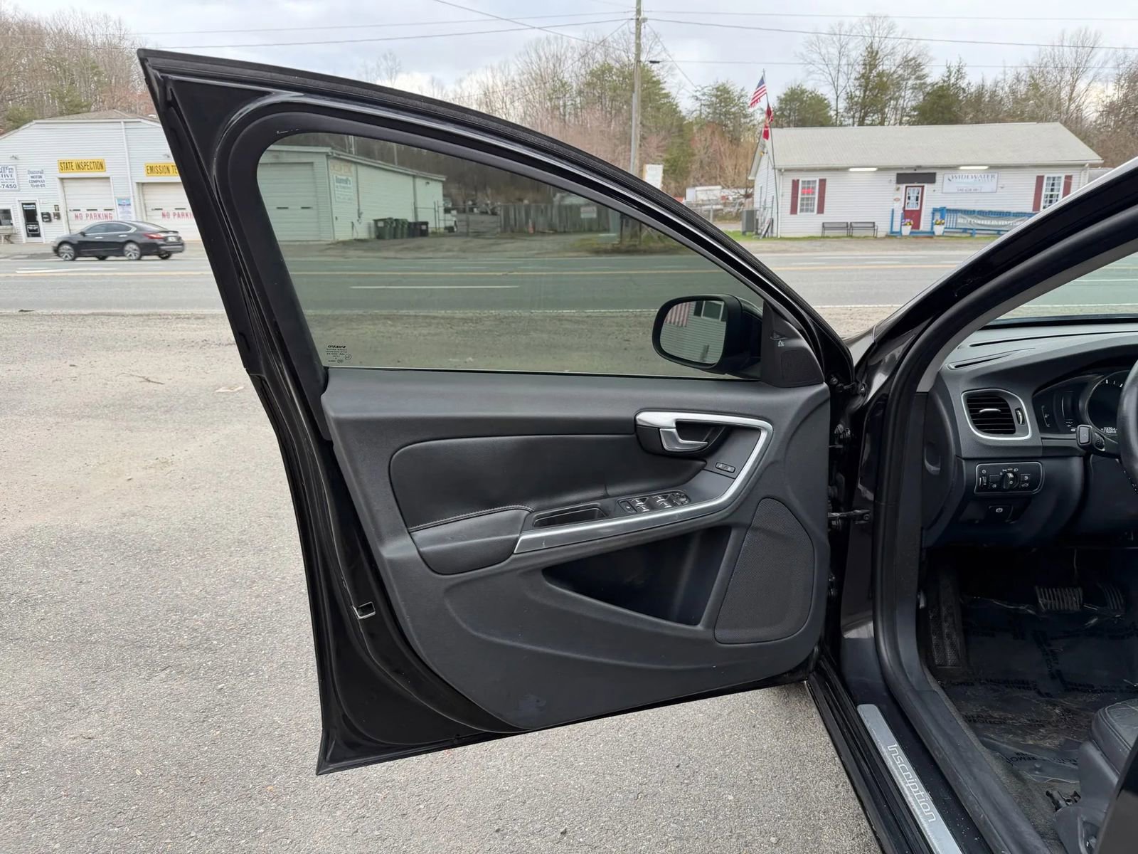 Used 2017 Volvo S60 T5 Inscription image 25