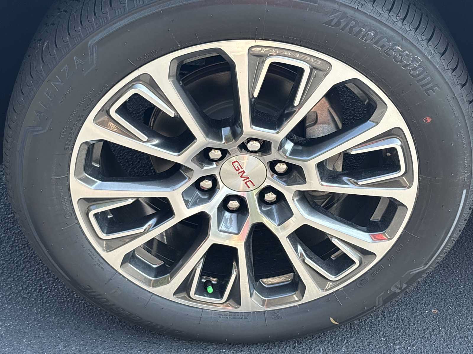 New 2026 GMC Yukon Denali w/ Denali Reserve Package AWD/4WD image 24
