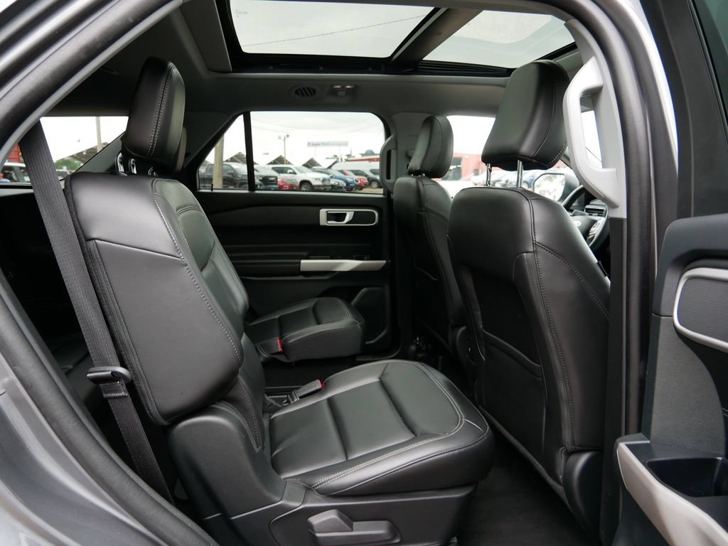 Certified 2023 Ford Explorer XLT w/ Equipment Group 202A AWD/4WD image 9