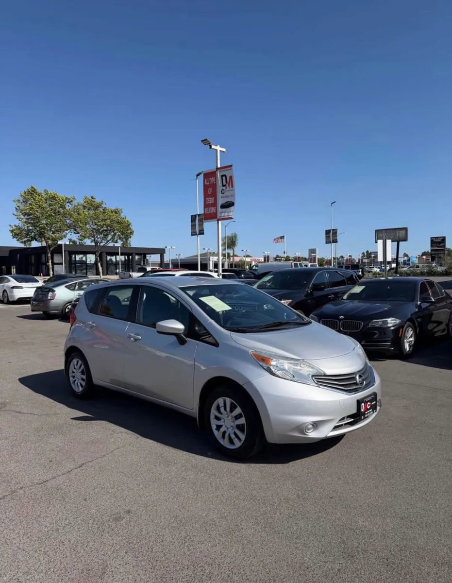 Used 2015 Nissan Versa Note SV FWD image 2
