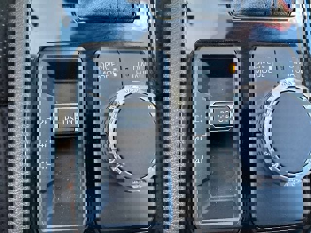 Used 2024 Toyota Tundra Limited AWD/4WD image 17