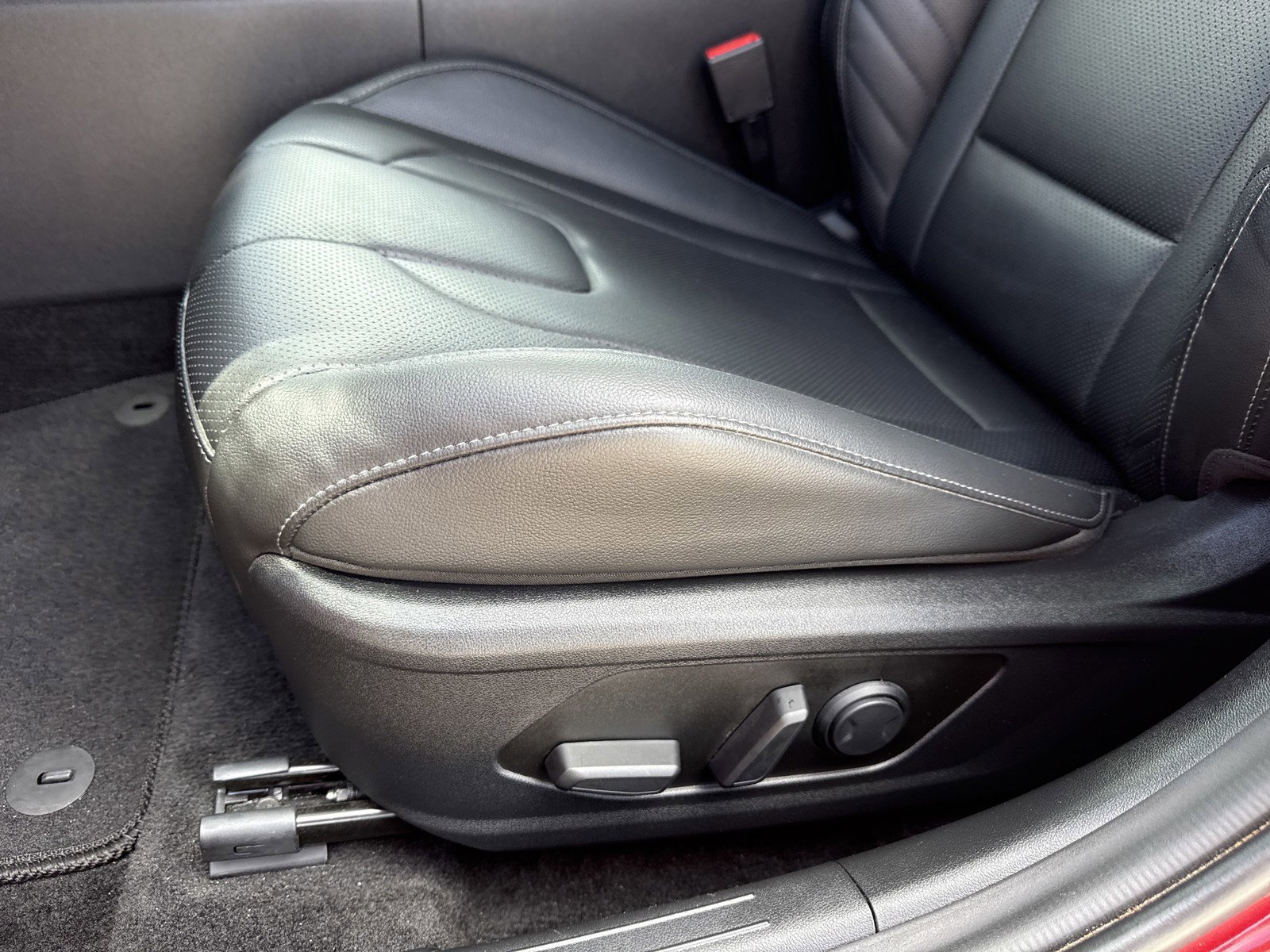 Certified 2025 Hyundai Elantra Limited image 12