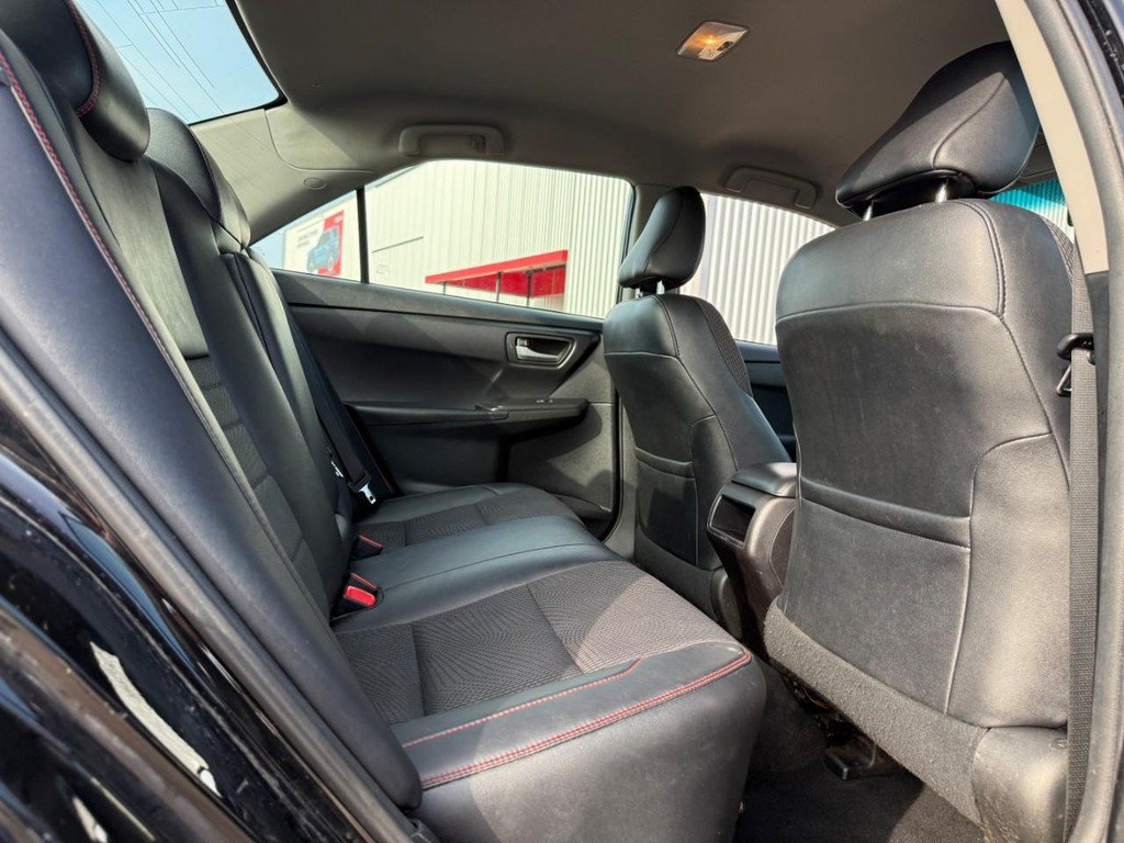 Used 2016 Toyota Camry SE FWD image 11