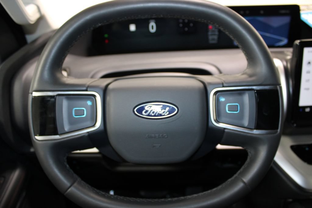 Used 2025 Ford Expedition Active RWD image 38