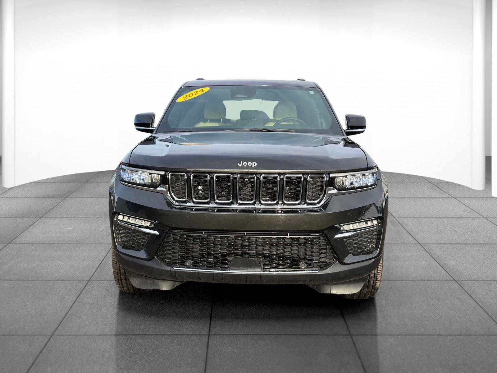 Used 2024 Jeep Grand Cherokee Limited w/ Luxury Tech Group II image 2